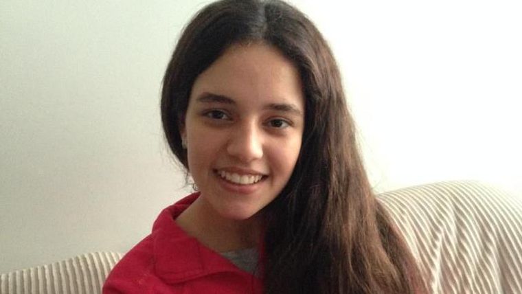 Victoria estaba en una excursión escolar con otros 33 estudiantes.