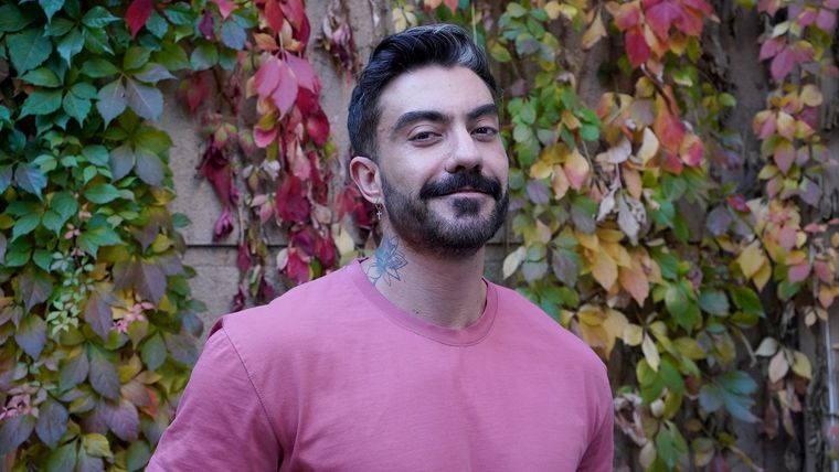 Nicolás Bello visitó la redacción y conversó en exclusiva sobre los desafíos de la creación de contenido como actor porno. Nicolás Bello visitó la redacción y conversó en exclusiva sobre los desafíos de la creación de contenido como actor porno.
