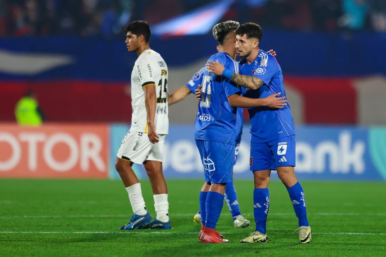 La U de Chile le pasó por encima a Guaraní.