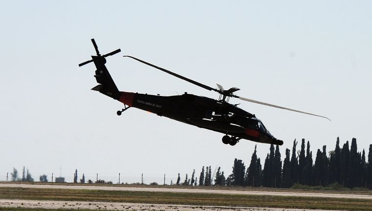 El helicóptero MH-60M Black Hawk es el que utiliza la Fuerza Aérea de Chile para rescate. Foto: ALF PONCE MERCADO / MDZ