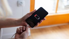 Los cargadores de celular son unos de los artefactos qué más consumen energía si se los deja enchufados. Los cargadores de celular son unos de los artefactos qué más consumen energía si se los deja enchufados.