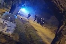 locura en cuarentena: 7 policias heridos por intentar evitar el festejo de un cumpleanos clandestino