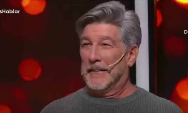 Pachu Peña contó que fue al colegio con un reconocido artista que no lo recuerda. El humorista hizo estallar de risa a todos en PH Podemos Hablar.
