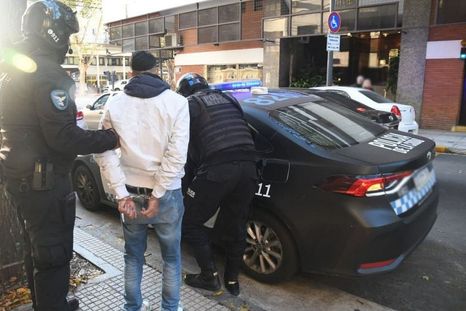 Tras la detención de los motochorros se les secuestró 150 sobres de figuritas del Mundial FIFA World Cup 2026- Tras la detención de los motochorros se les secuestró 150 sobres de figuritas del Mundial FIFA World Cup 2026-