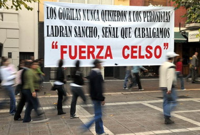 Estos carteles llevó el MUP a la Asamblea Legislativa. Foto: Pachy Reynoso / MDZ
