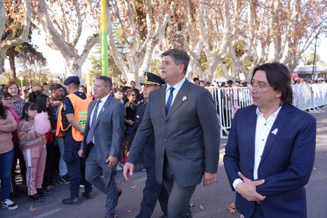 El primer candidato oficialista a concejal de Junín, Mario Ana, junto al intendente radical Mario Abed. El primer candidato oficialista a concejal de Junín, Mario Ana, junto al intendente radical Mario Abed.