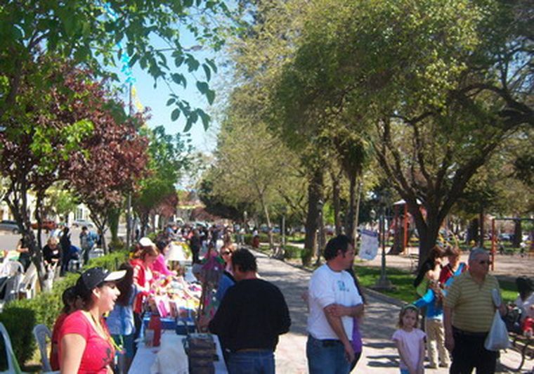 Los emprendedores muestran su trabajo en Maipú. Foto: Gentileza
