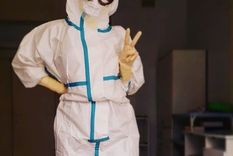 de no creer: enfermera rusa es tendencia por atender en ropa interior