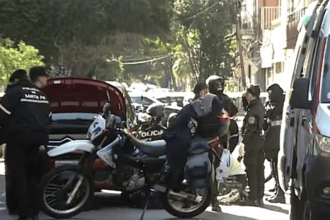 Un hombre falleció en Rosario luego de descompensarse tras una discusión de tránsito con un ciclista. Un hombre falleció en Rosario luego de descompensarse tras una discusión de tránsito con un ciclista.