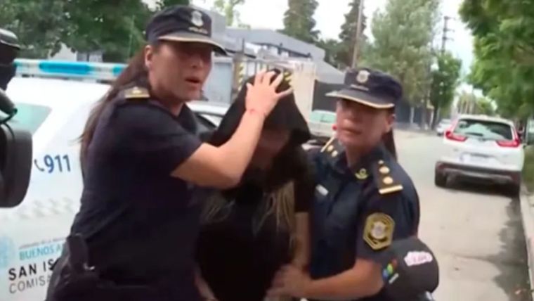 Morena Rial con la Policía. Foto: Captura América Tv.