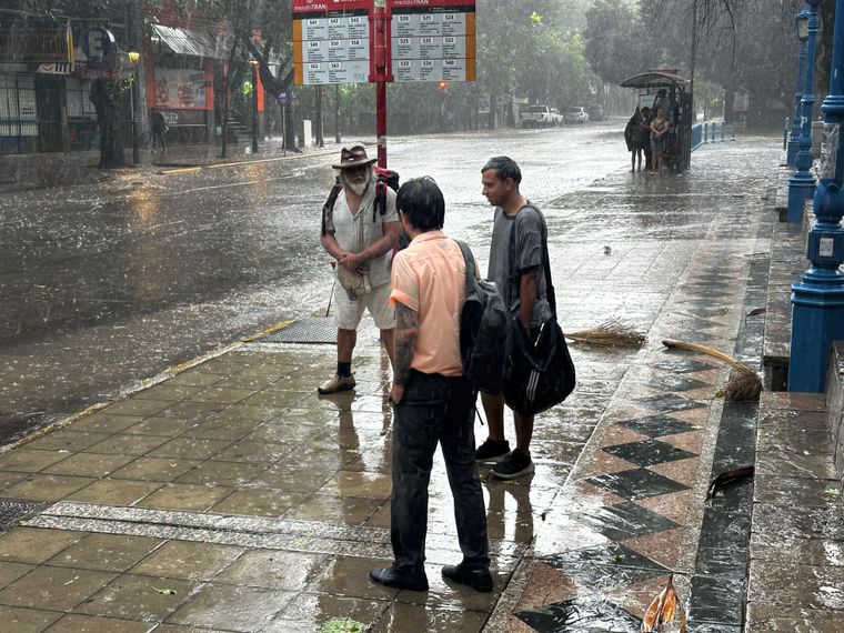 El saldo de la tormenta del viernes dejó una gran cantidad de complicaciones. Cuál fue el departamento más afectado. El saldo de la tormenta del viernes dejó una gran cantidad de complicaciones. Cuál fue el departamento más afectado.
