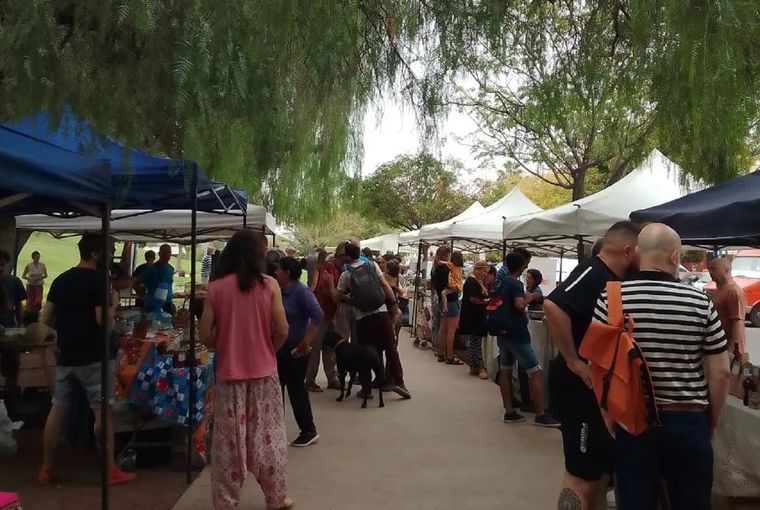 Las ferias artesanales son una opción accesible para comprar regalos para Navidad Foto: Vidaferia Biocultural