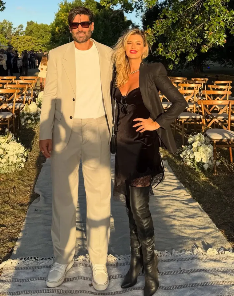 Mery del Cerro llevó el total black a una boda. Mery del Cerro llevó el total black a una boda.