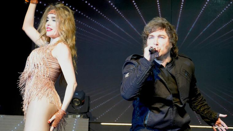 Javier Milei le habló al oído a su ex.&nbsp;