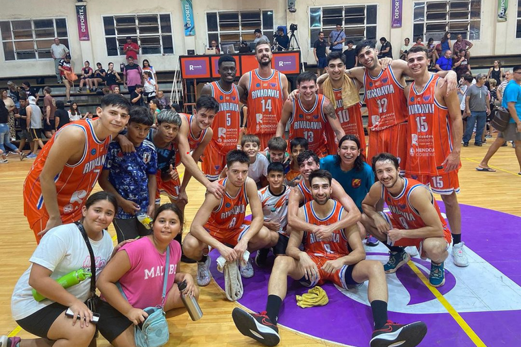 Los Naranjas cosecharon su tercer triunfo consecutivo en Mendoza. Foto: Prensa Rivadavia