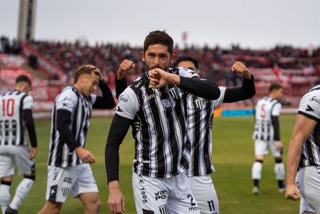 Diego Mondino, capitán de Gimnasia y Esgrima. Diego Mondino, capitán de Gimnasia y Esgrima.