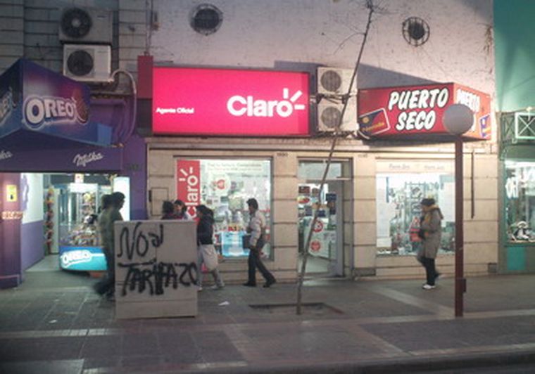 El agene de Claro está ubicado en calle San Martín 1.590, de Capital. Foto: MDZ