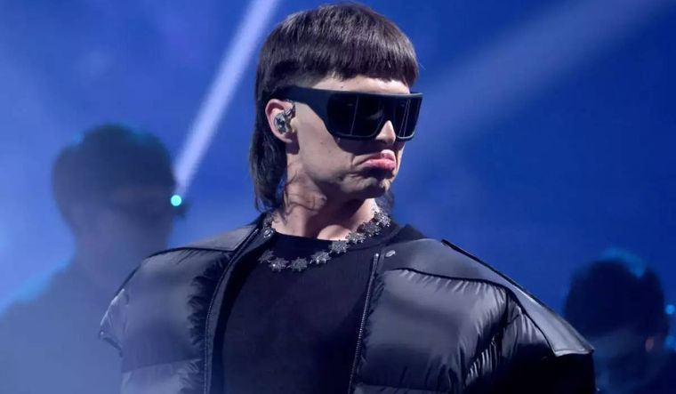 Peso Pluma tomó medidas extremas por su seguridad.