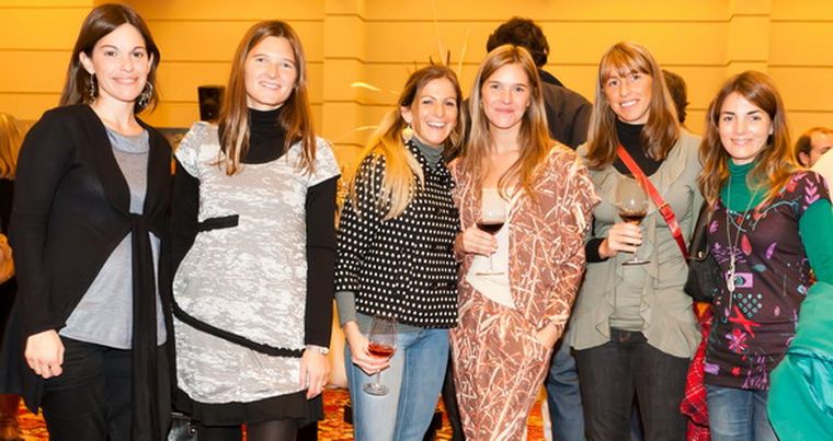 Belén Sáez, Romina Prato, Manu Costa, Marita Aragonez y Sabrina Inchauspe entre las invitadas de la artista Cecilia Prato. Foto: Gentileza