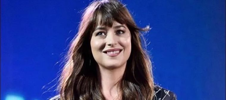 Dakota Johnson se catapultó a la fama como protagonista de 50 sombras de Grey. Foto: Instagram @melaniegriffith