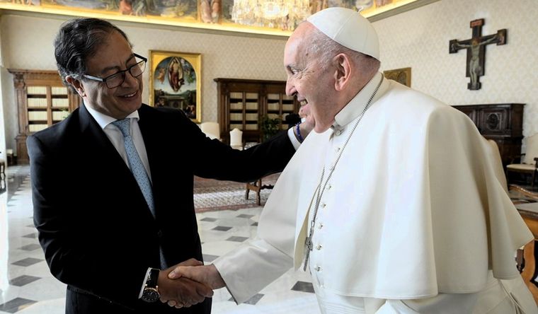 Petro ya ha visitado al papa, en el Vaticano. Foto: Efe.