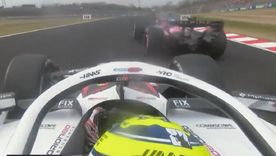 El momento del accidente en Suzuka que involucró indirectamente a Colapinto y dejó a Bearman fuera de carrera. El momento del accidente en Suzuka que involucró indirectamente a Colapinto y dejó a Bearman fuera de carrera.