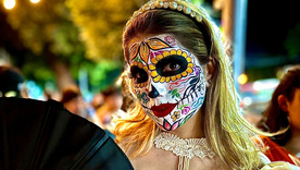 Una de las propuestas de Halloween incluye un paseo por el Cementerio de Capital y finaliza con una procesión hasta la cervecería Mundo Subterráneo. Una de las propuestas de Halloween incluye un paseo por el Cementerio de Capital y finaliza con una procesión hasta la cervecería Mundo Subterráneo.