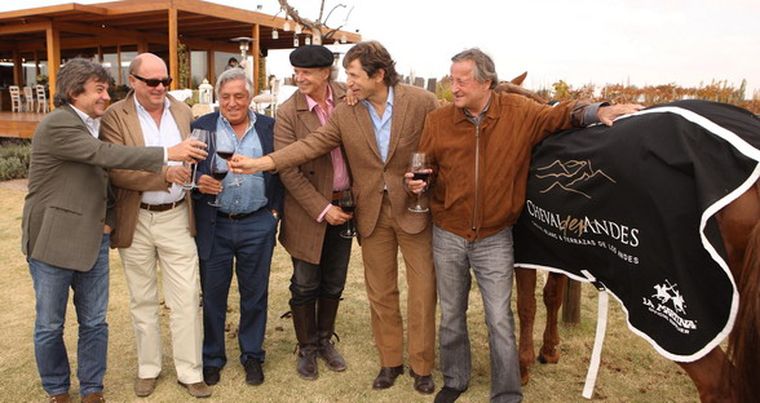 Mariano Giesso, Martín Cabrales, Julio De Marco, Francis Mallmann, Ramiro Otaño -director de Chandon- y Cristiano Ratazzi. Foto: Gentileza