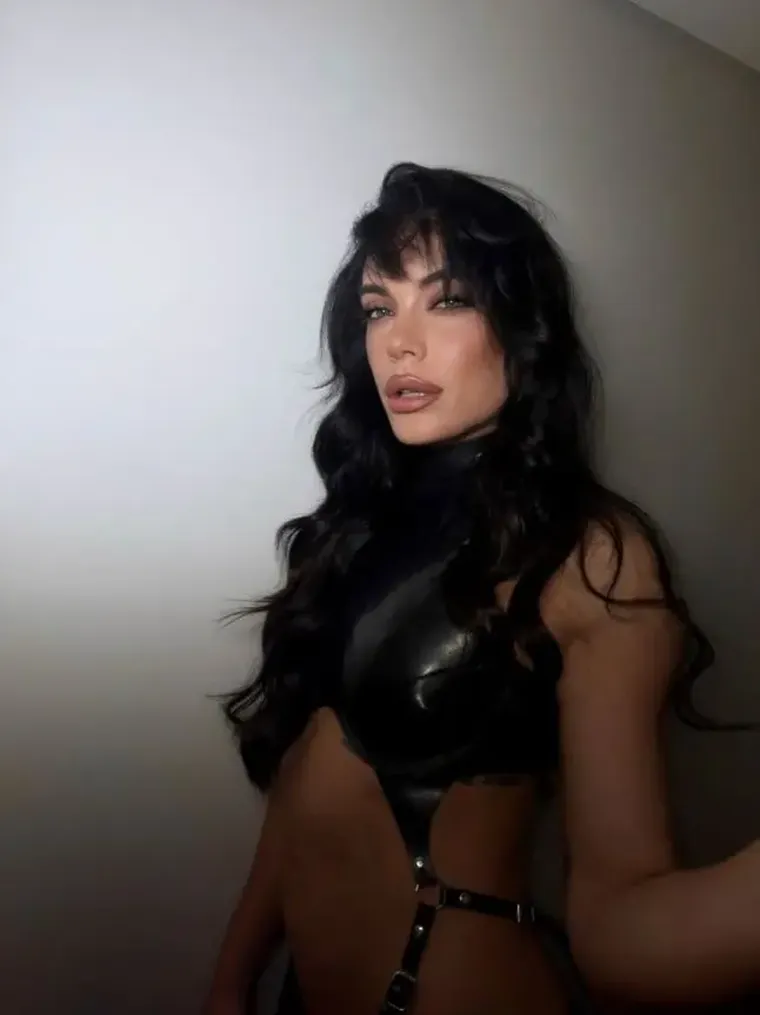 El look total black de látex de Emilia Attias. El look total black de látex de Emilia Attias.