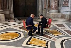 Donald Trump en una improvisada cumbre con Volodímir Zelenski durante las exequias papales Foto: Servicio de prensa presidencial de Ucrania