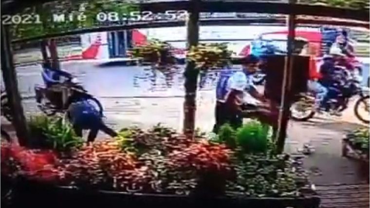 Los amigos delincuentes del preso fallecido asaltaron una florería para llevar al entierro