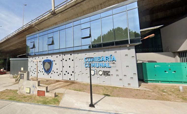 Unos 17 presos escaparon a través de un boquete de la alcaidía N°9 en Liniers. Foto: NA