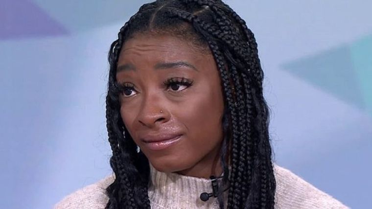 Simone Biles se quebró mientras hablaba. Foto: Captura