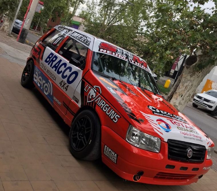 El Fiat Uno de Danilo Gil, integrante del Turismo Pista 1.4.