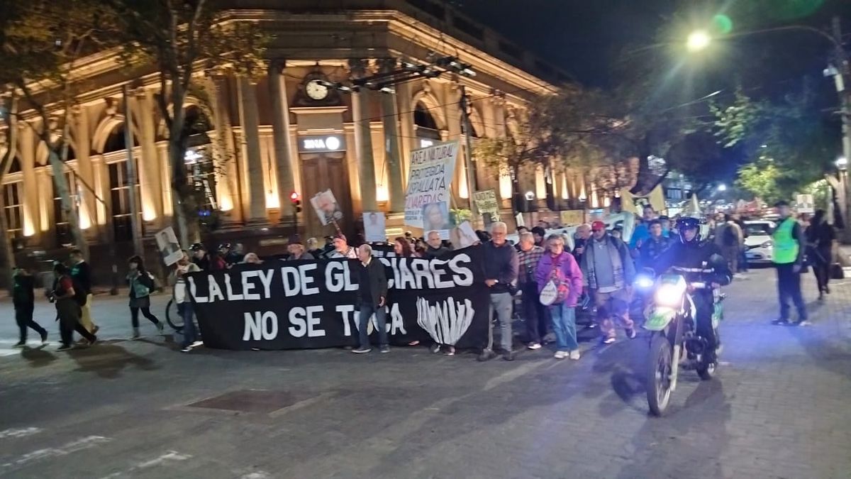 Ley de Glaciares: movilización en Mendoza en contra de la sanción en el Congreso