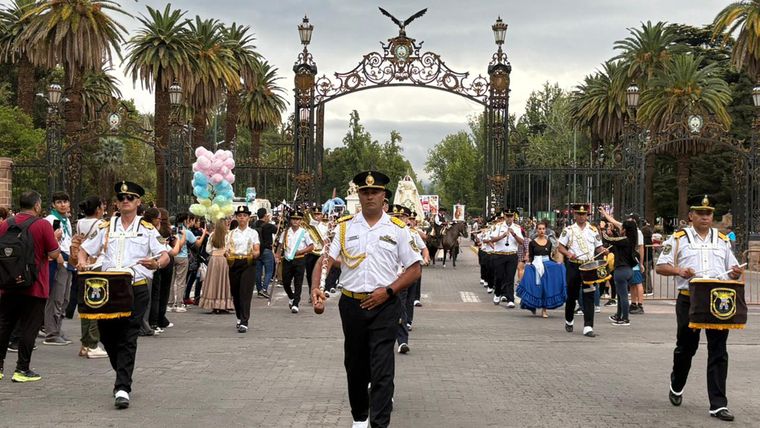 Los portones del Parque San Martín le dan un marco único al Carrusel. Los portones del Parque San Martín le dan un marco único al Carrusel.