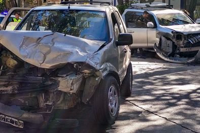 MDZol | Los vehículos más antiguos o en mal estado, comunes en zonas de bajos ingresos, generalmente carecen de características de seguridad esenciales. Foto: Santiago Tagua/MDZ