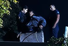 El ladrón quedó atrapado en la chimenea de la propiedad y tuvo que ser rescatado por bomberos, para luego quedar detenido. El ladrón quedó atrapado en la chimenea de la propiedad y tuvo que ser rescatado por bomberos, para luego quedar detenido.