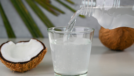 Te compartimos para este verano este secreto tropical: receta de agua de coco refrescante y deliciosa. Te compartimos para este verano este secreto tropical: receta de agua de coco refrescante y deliciosa.