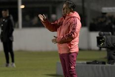 El Muñeco se mostró frustrado durante el encuentro y no quiso hablar luego. Foto: Fotobaires El Muñeco se mostró frustrado durante el encuentro y no quiso hablar luego. Foto: Fotobaires