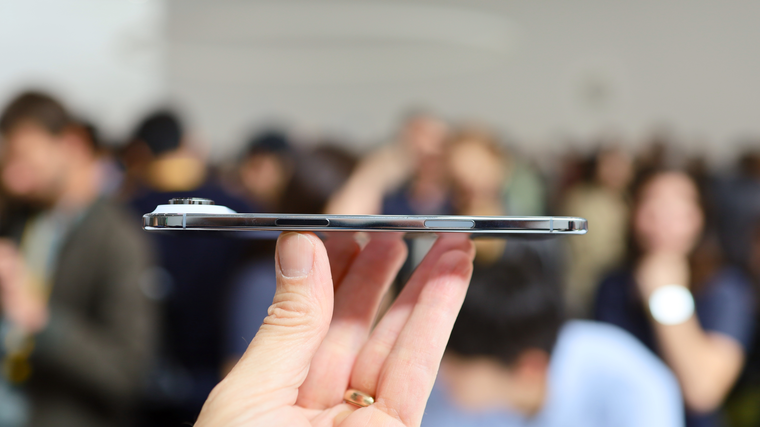 Apple lanzó el iPhone Air para apostar por los teléfonos delgados, pero con poca batería. Apple lanzó el iPhone Air para apostar por los teléfonos delgados, pero con poca batería.