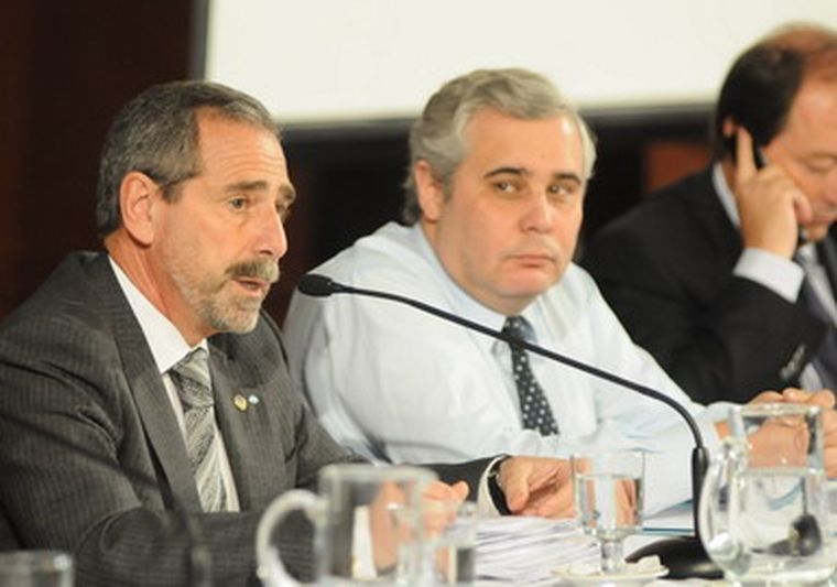 Jaime está explicando la situación de Aerolíneas en el Senado. Foto: Prensa Senado