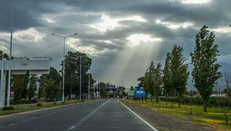 El pronóstico del SMN adelantó chubascos en toda la provincia Foto: Santiago Tagua/MDZ