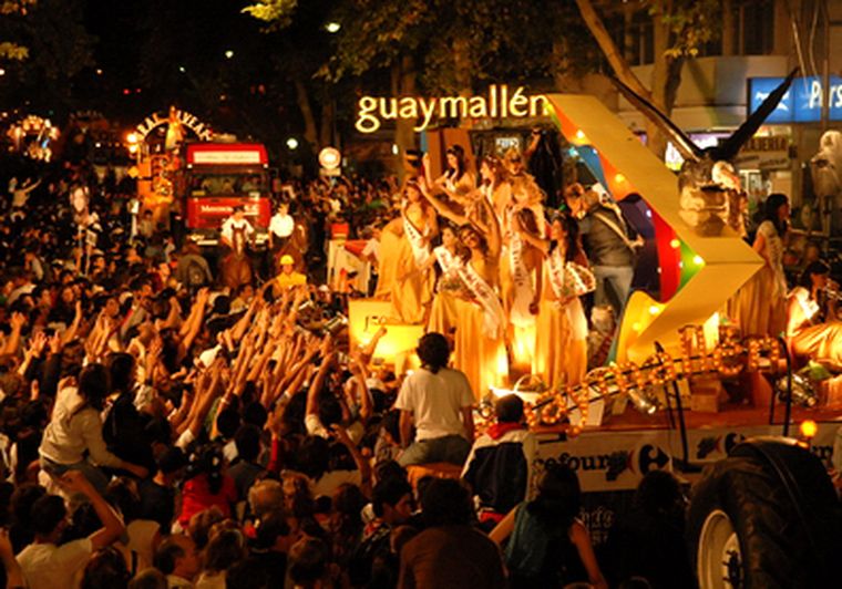 Esta noche es la Vía Blanca. Foto: Nacho Gaffuri / MDZ