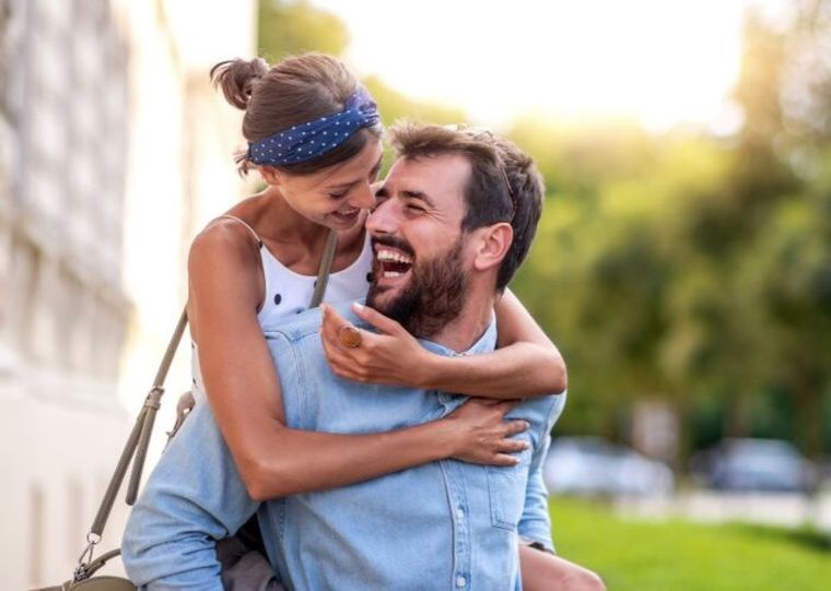 En su compañía, cada gesto y cada mirada se convierten en una declaración de amor y compromiso. Foto: Archivo