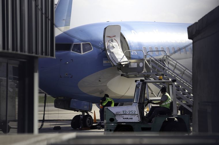Desde Aerolíneas Argentinas lamentaron el paro que afectará a los vuelos de este domingo.