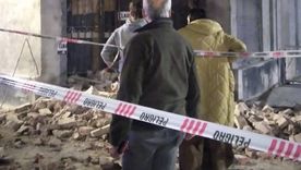 Defensa Civil y operarios trabajaron en la limpieza y vallado de la zona afectada por el derrumbe en Capital.