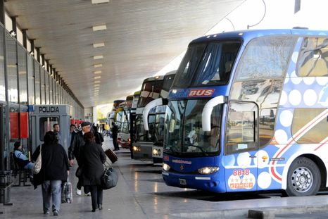 Polémica por la desregulación en los micros de larga distancia