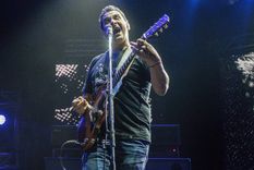 Con un contundente mensaje anti fracking, Divididos volvió a la provincia como número de cierre de la Fiesta Provincial de la Cerveza. Foto: Gentileza: Juan Ignacio Blanco.