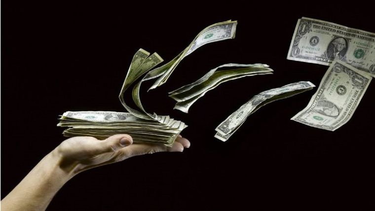 Algunas entidades ya han empezado a rechazar depósitos. Foto: GETTY IMAGES